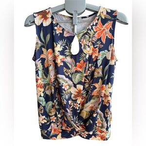 Wrapper Navy Floral Sleeveless Keyhole Tank with Twist Hem